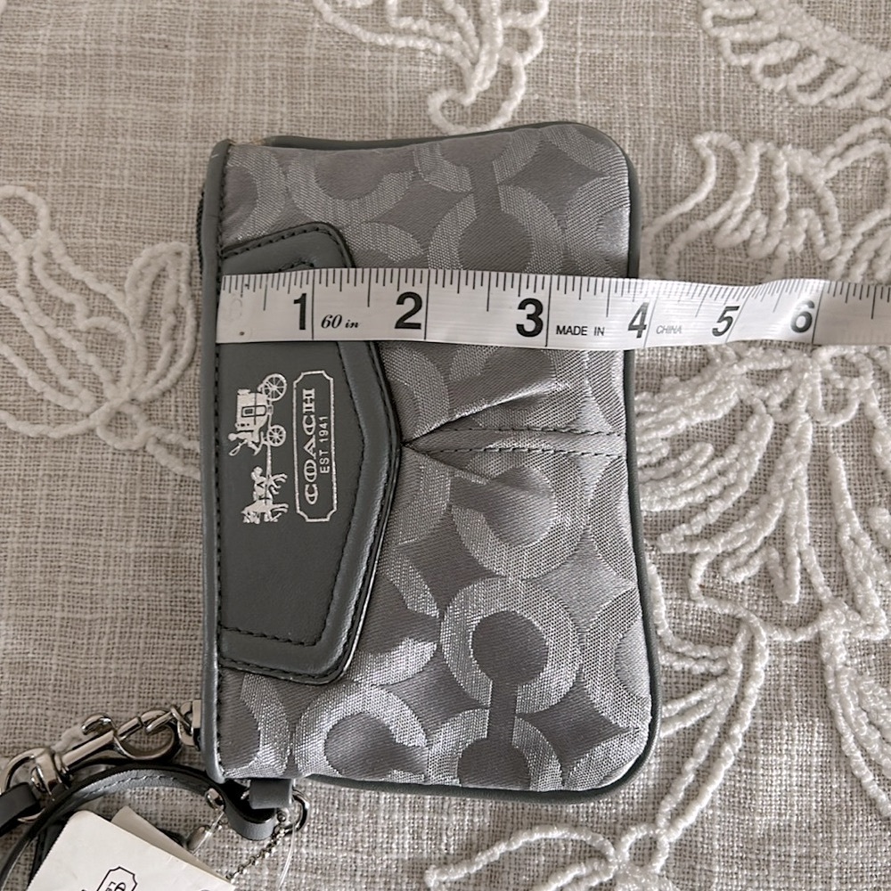 Coach NWT Madison OP ART Silver and Gray Wristlet #44620 - Picture 12 of 12